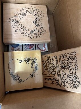 Wooden Floral Heart Rubber Stamp - Natural Wood Tone